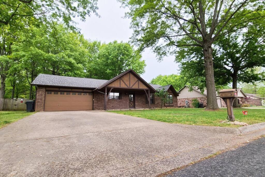 Centrally Located In Rogers And Bentonville! -Private Rooms Luaran gambar
